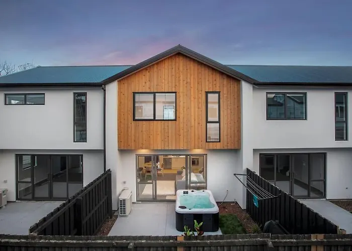 Stylish Townhouse With Hot Tub